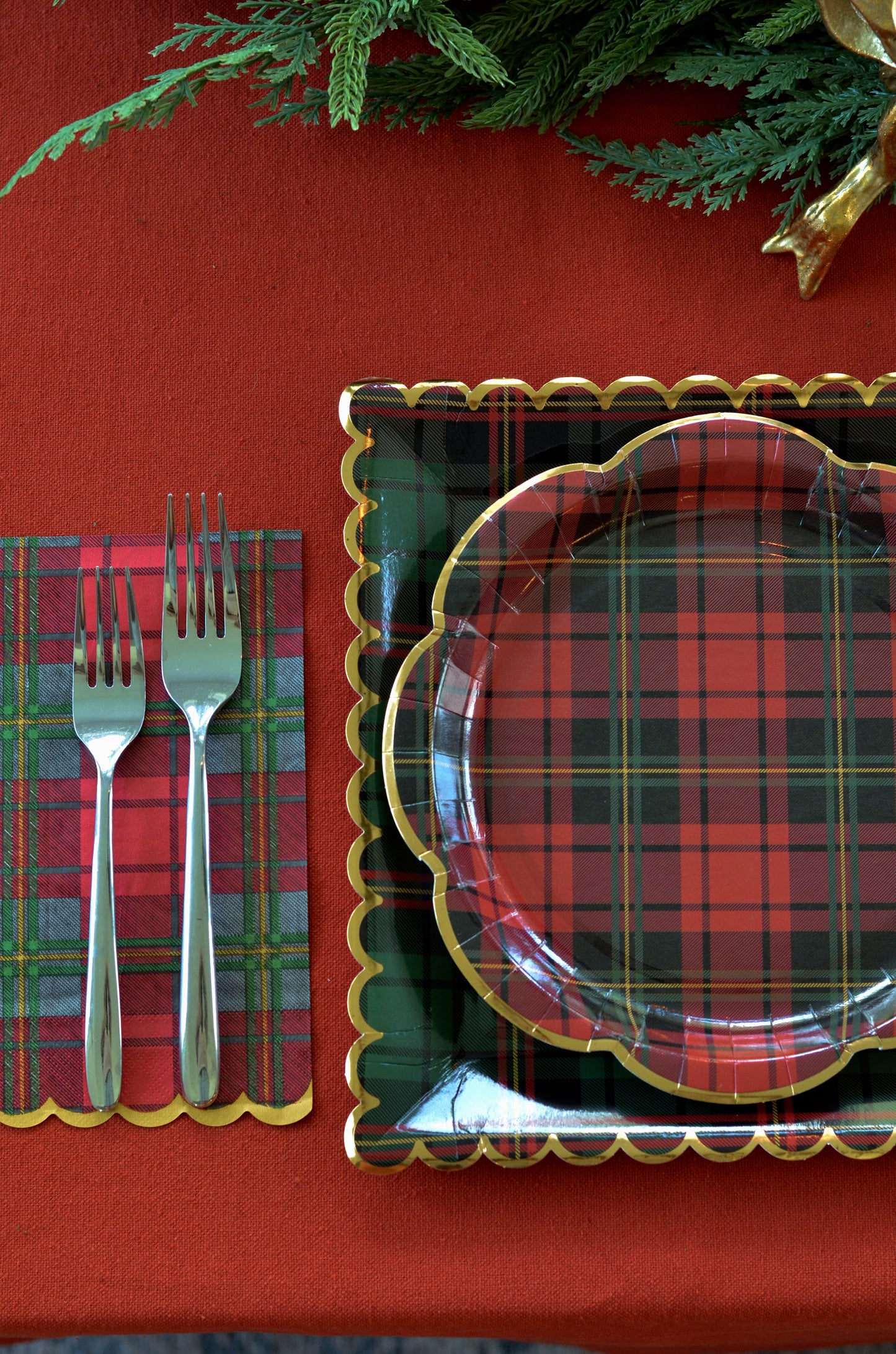 Green Plaid Scalloped Paper Plate (8 pack)