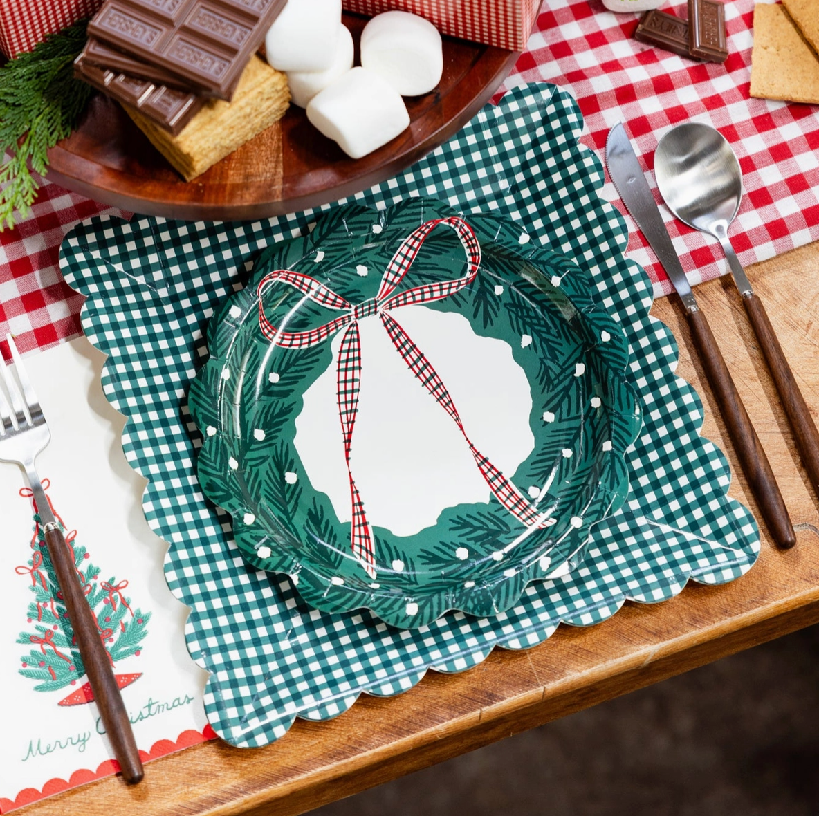 8.5" Christmas Wreath Paper Salad Plates (8 pack)
