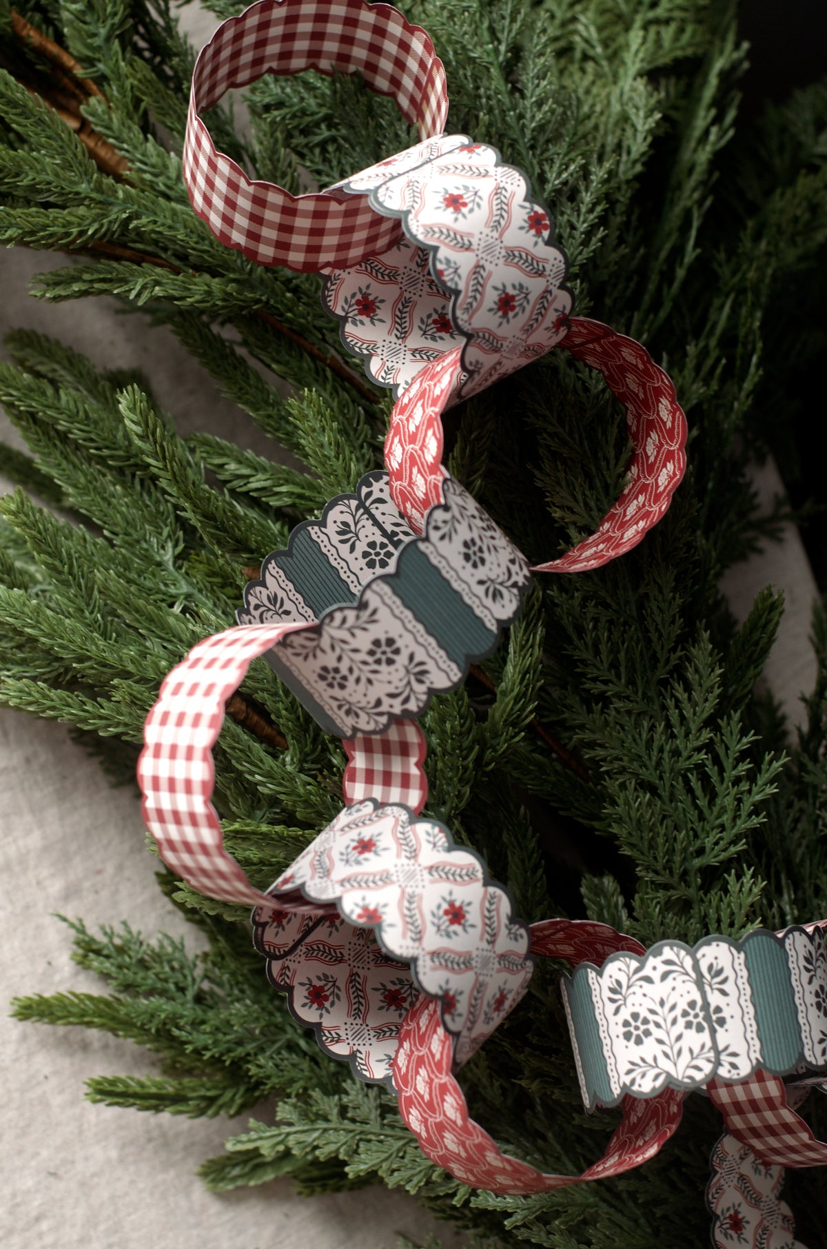 Yuletide Paper Chain Kit