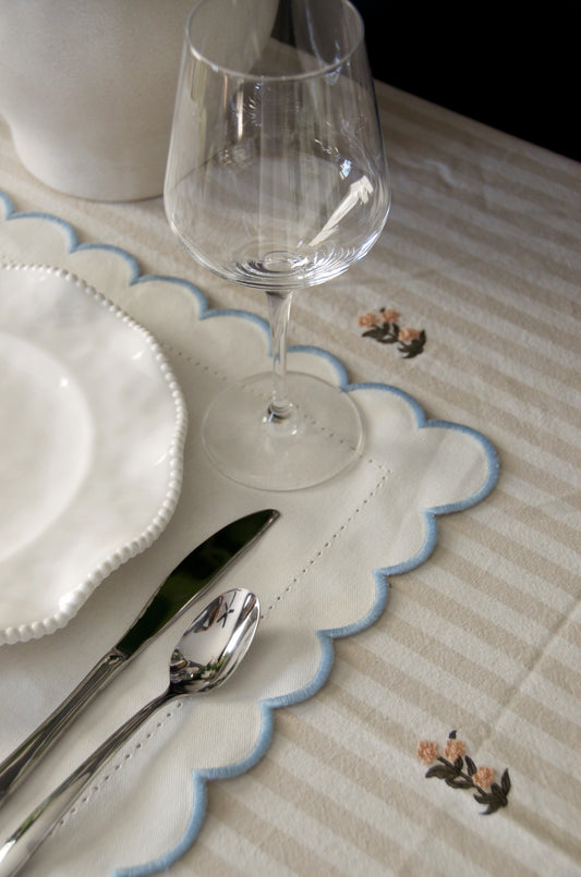 Hemstitch With Scalloped Edge Placemats (Set of 4)