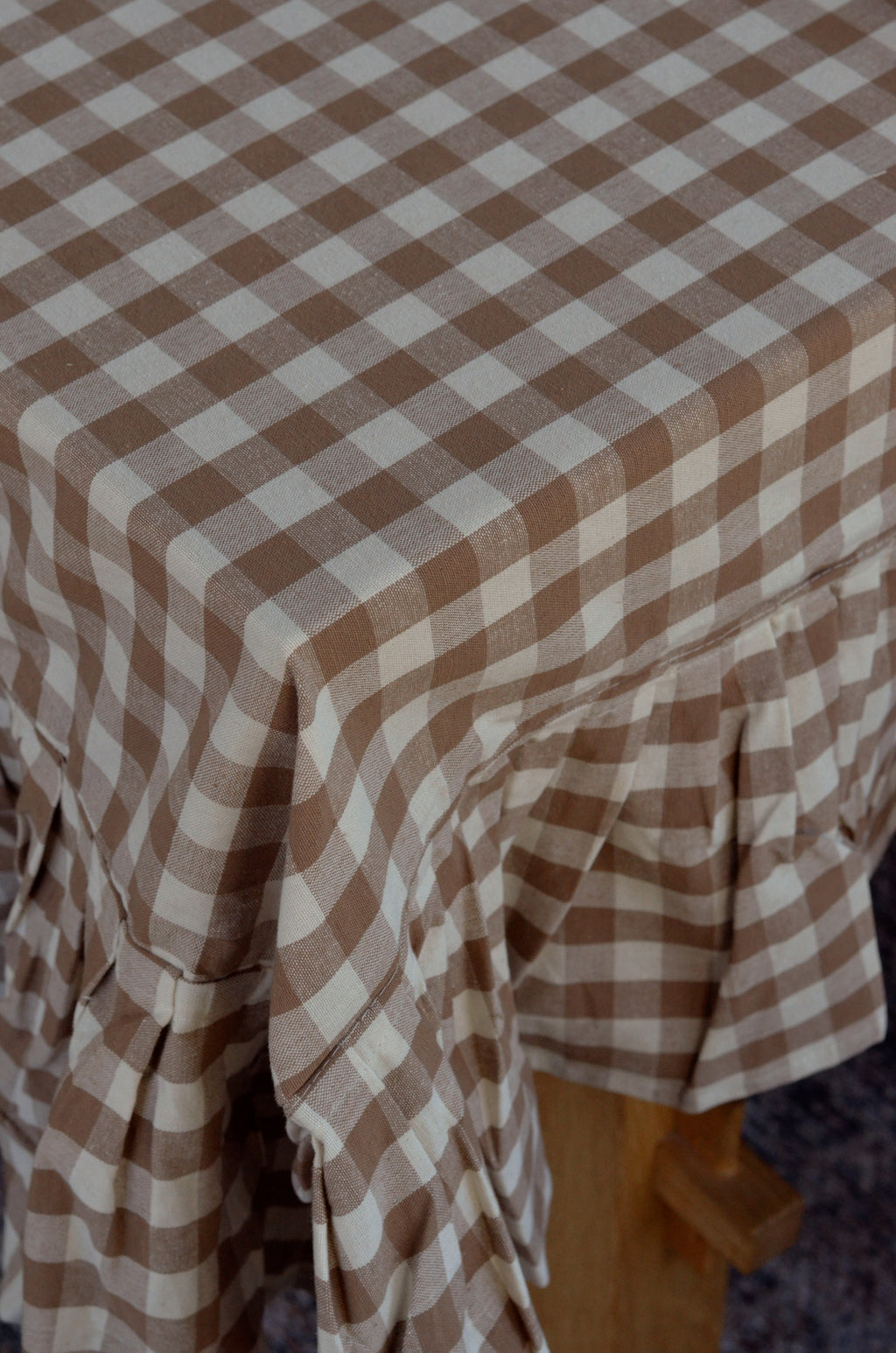 Chestnut Ruffle Gingham Tablecloth