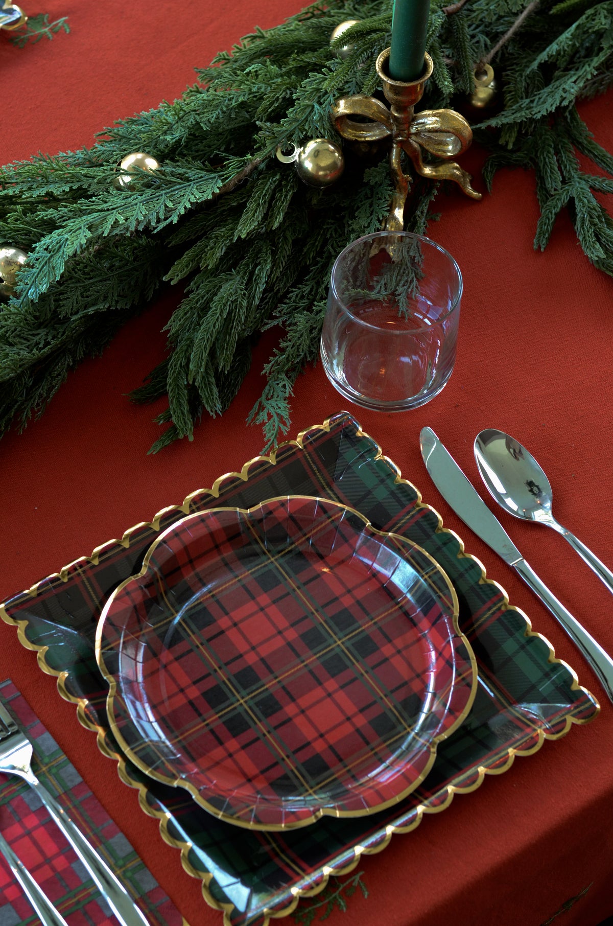 Red Plaid Scalloped Paper Plate (8 pack)